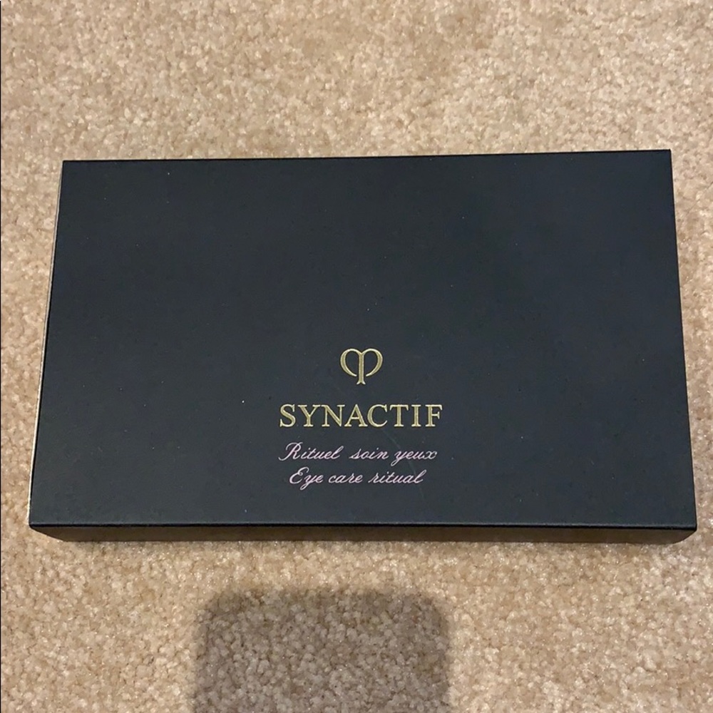 Cle de Peau Synactif Eye Care Ritual sample set